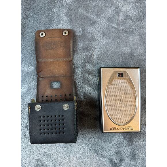 Vintage mid-century Realtone transistor AM radio and leather carrying case works - Picture 2 of 12